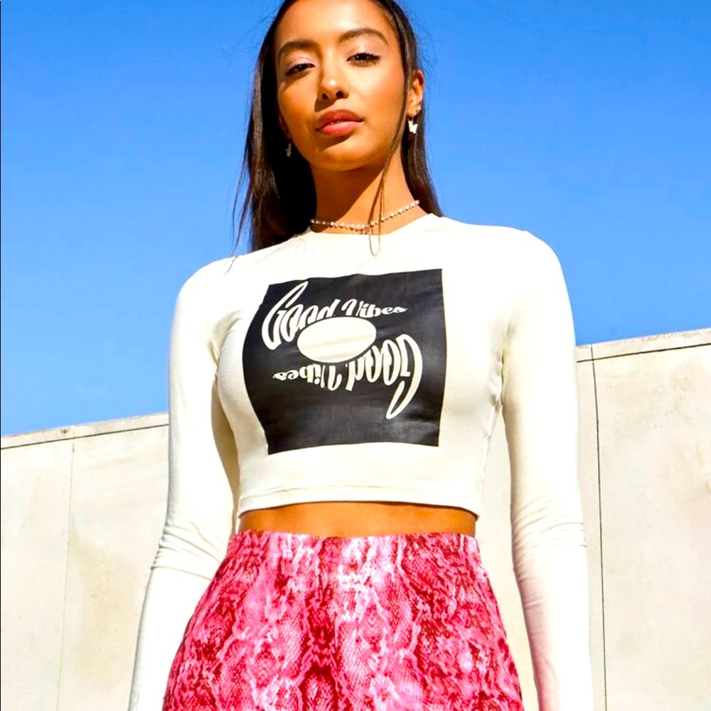 🌻5 for $20 🏷 SHEIN Long Sleeve “Good Vibes” Crop Tee • Sz M (6) Brand New